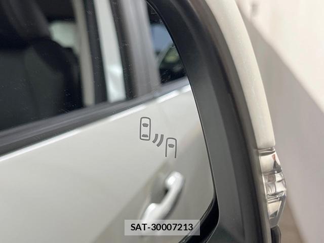 Toyota RAV4 2021-01 8284012-5
