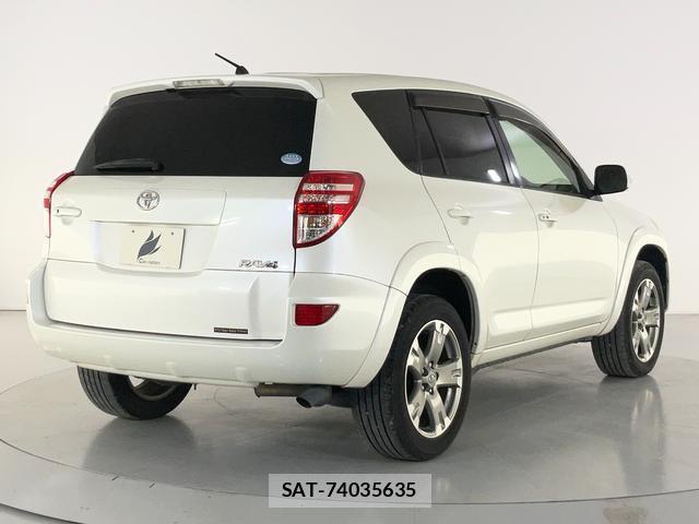 Toyota RAV4 2014-04 8284628-1