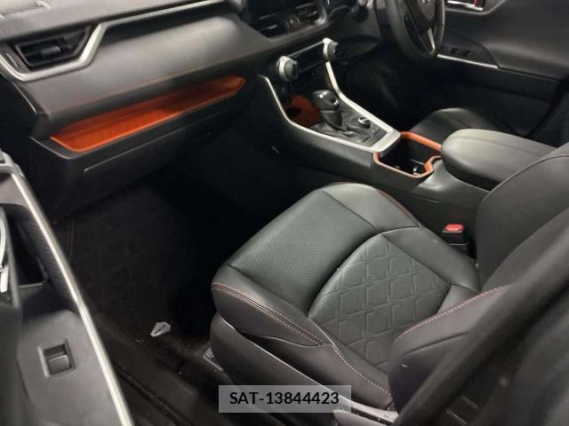 Toyota RAV4 2023-05 8284668-6