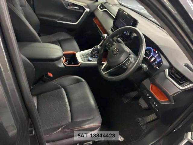 Toyota RAV4 2023-05 8284668-7