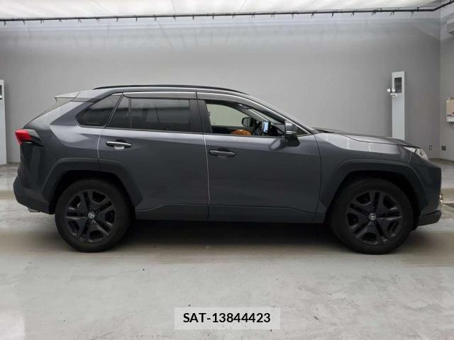 Toyota RAV4 2023-05 8284668-9