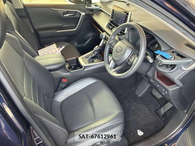 Toyota RAV4 2022-06 8285332-12