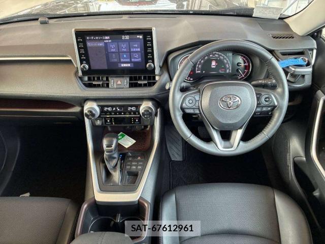 Toyota RAV4 2022-06 8285332-2
