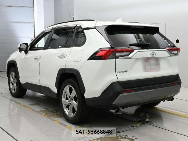 Toyota RAV4 2019-05 8285336-10
