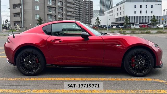 Mazda ROADSTER 2023-04 8282365-3