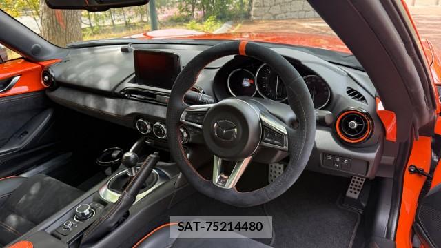 Mazda ROADSTER 2019-09 8282372-2