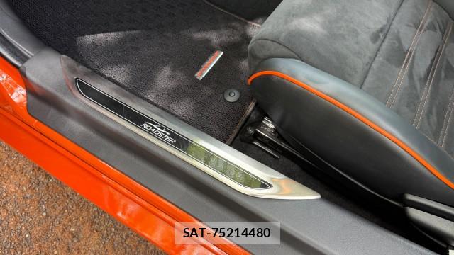 Mazda ROADSTER 2019-09 8282372-5