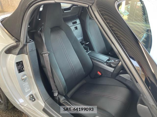 Mazda ROADSTER 2018-11 8277769-9