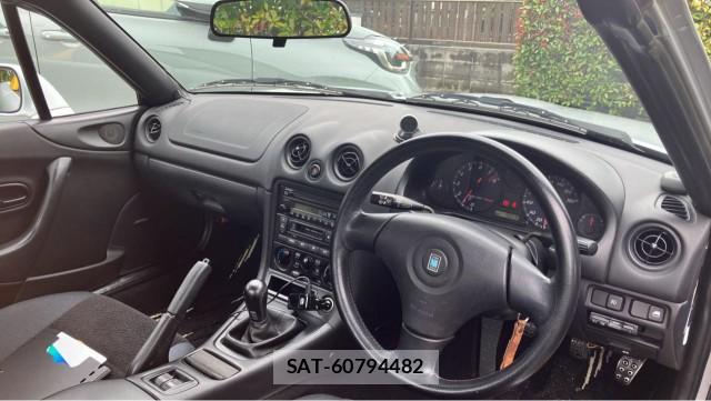 Mazda ROADSTER 1999-03 8282394-2