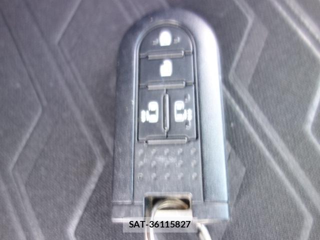 Toyota ROOMY 2018-01 8277227-11