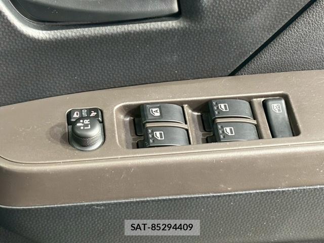 Toyota ROOMY 2021-09 8277324-8