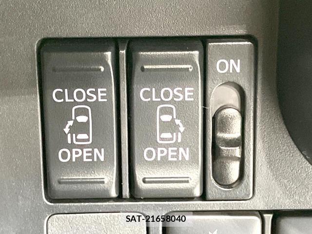 Toyota ROOMY 2018-10 8277663-4