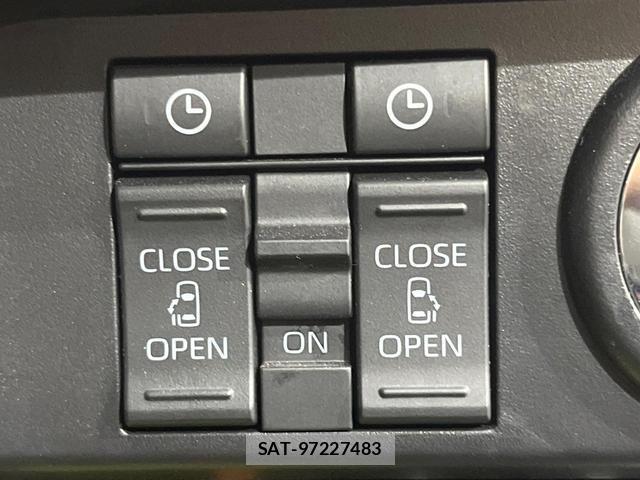 Toyota ROOMY 2023-04 8278799-3