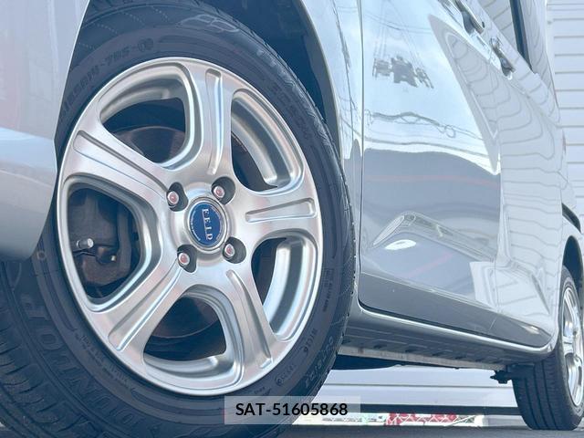 Toyota ROOMY 2019-06 8278817-18
