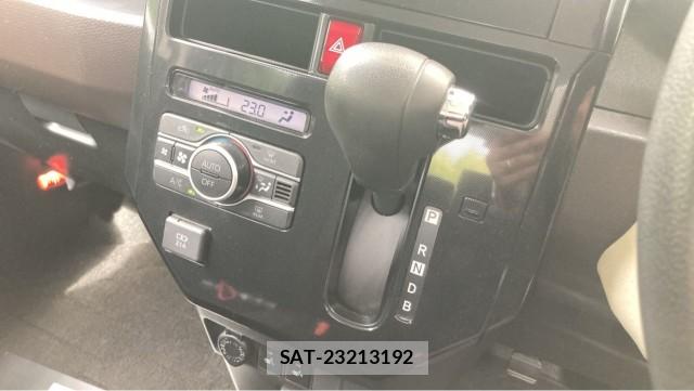 Toyota ROOMY 2021-07 8280785-14