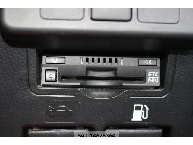 Toyota ROOMY 2019-07 8283504-9