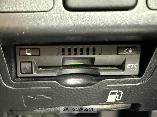 Toyota ROOMY 2021-04 8284102-11