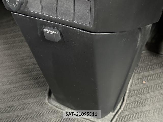 Toyota ROOMY 2021-04 8284102-17