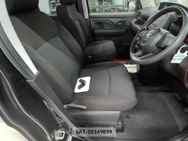 Toyota ROOMY 2023-10 8284694-4