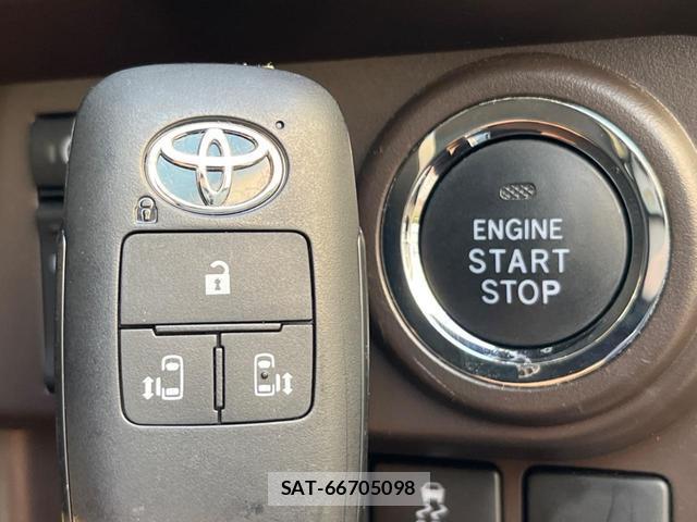 Toyota ROOMY 2023-05 8285048-7