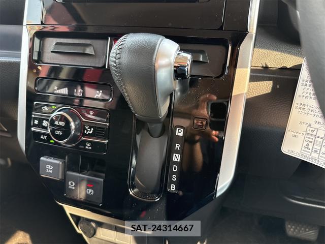 Toyota ROOMY 2022-03 8285410-18