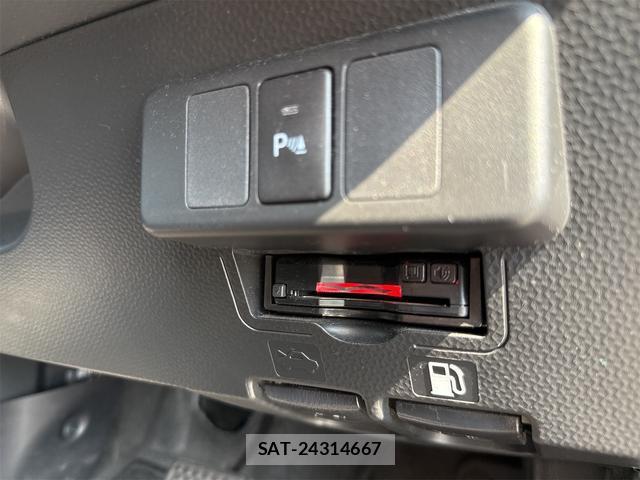 Toyota ROOMY 2022-03 8285410-3