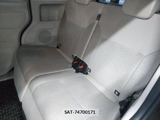 Nissan ROOX 2023-08 8277901-3