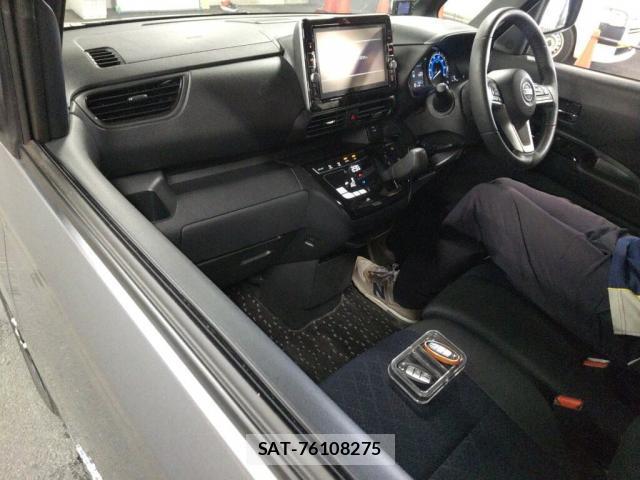 Nissan ROOX 2020-07 8277903-2