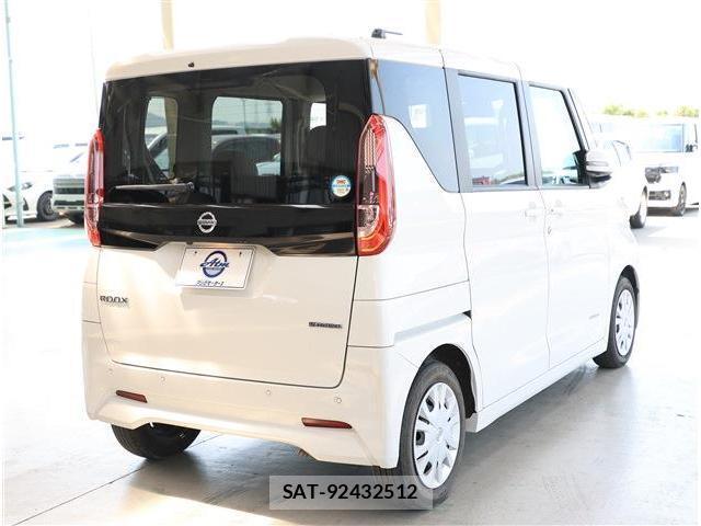Nissan ROOX 2022-06 8279104-5
