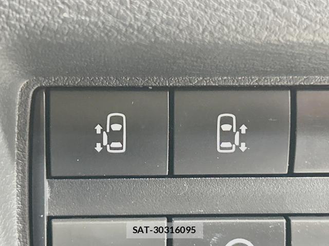 Nissan ROOX 2022-05 8279120-5