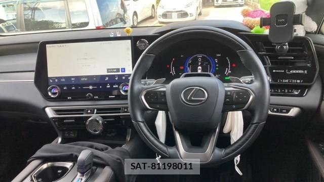 Lexus RX 2023-10 8281865-16