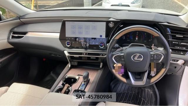 Lexus RX 2024-10 8282280-2