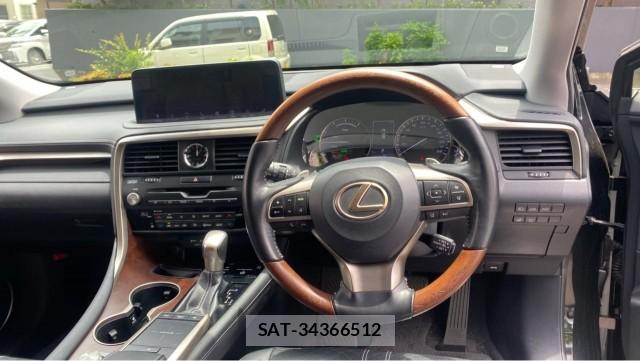 Lexus RX 2020-07 8282303-16