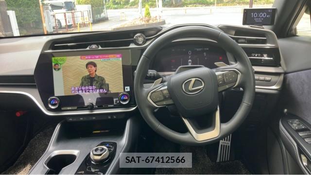 Lexus RZ 2023-10 8280644-16