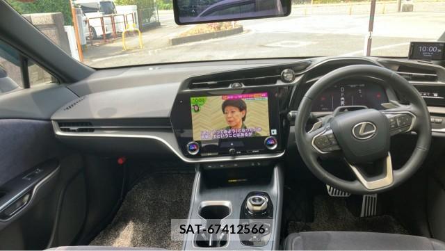 Lexus RZ 2023-10 8280644-2