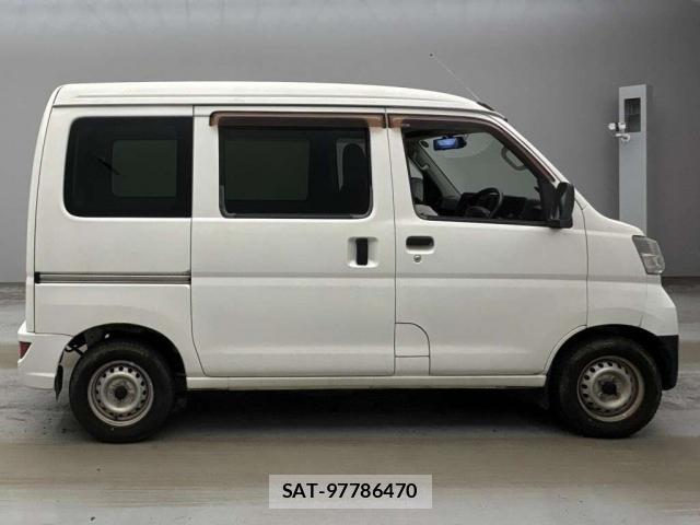 Subaru SAMBAR 2018-07 8283933-11