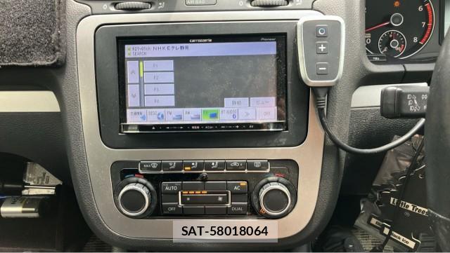 VolksWagen SCIROCCO 2010-10 8281549-4
