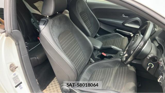 VolksWagen SCIROCCO 2010-10 8281549-5