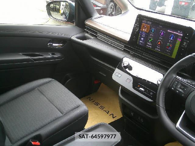 Nissan SERENA 2024-10 8277561-9