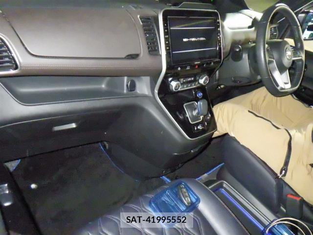 Nissan SERENA 2019-11 8278958-2
