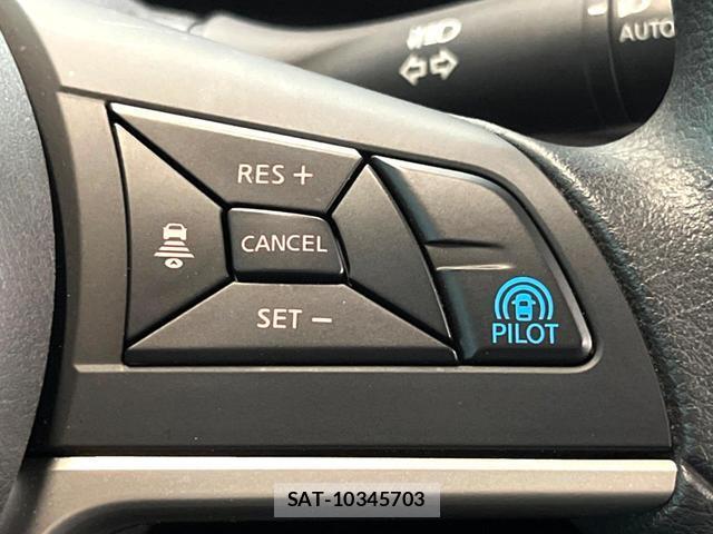 Nissan SERENA 2017-08 8280198-4