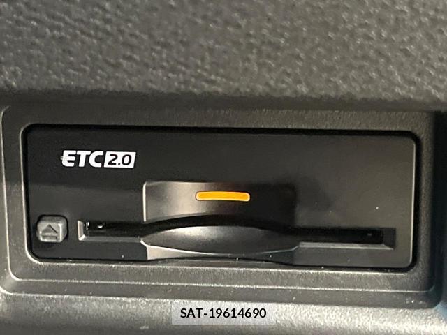 Nissan SERENA 2023-06 8280220-6