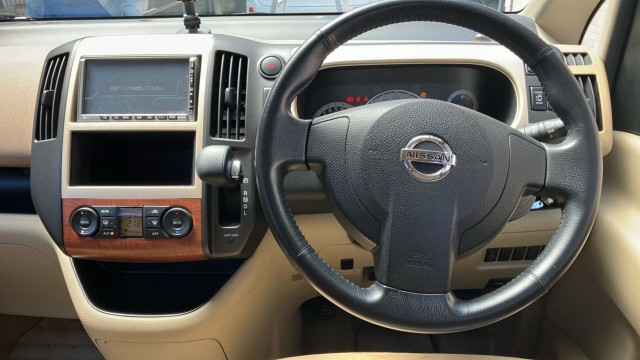 Nissan SERENA 2006-02 8280548-16