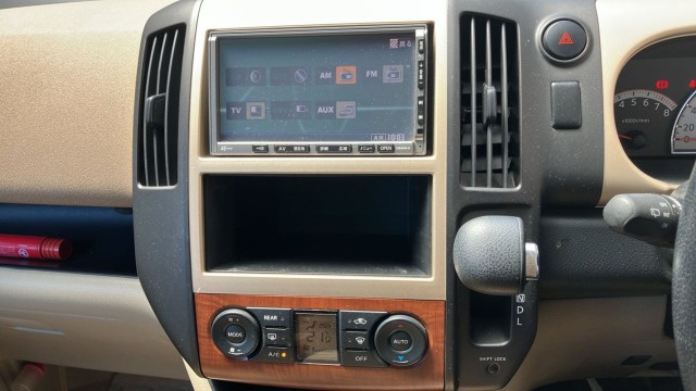 Nissan SERENA 2006-02 8280548-4