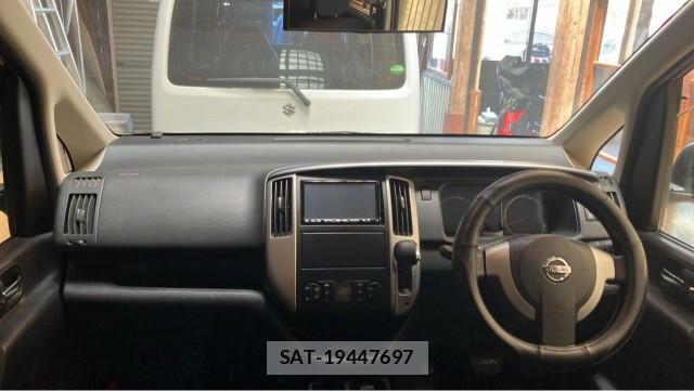 Nissan SERENA 2008-07 8280669-2