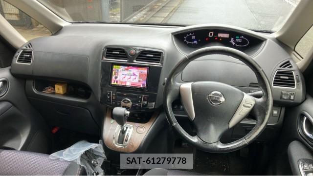 Nissan SERENA 2013-09 8280683-2