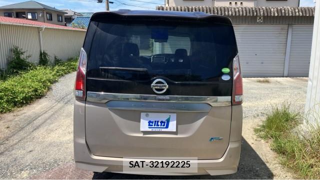 Nissan SERENA 2016-08 8280955-1