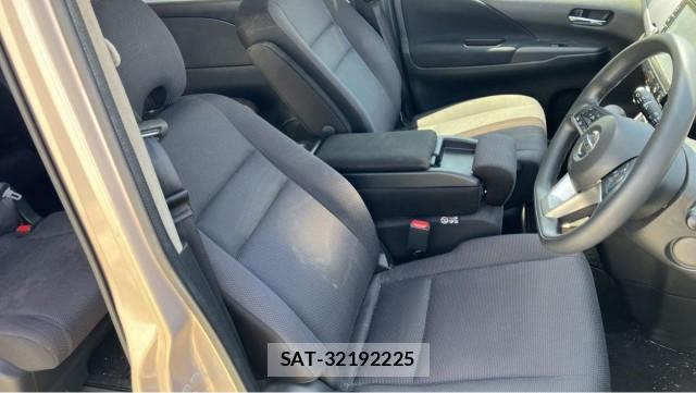 Nissan SERENA 2016-08 8280955-5