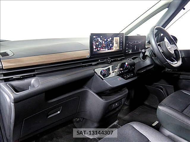 Nissan SERENA 2023-08 8281225-10