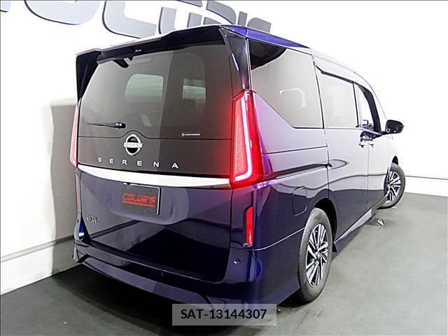 Nissan SERENA 2023-08 8281225-2